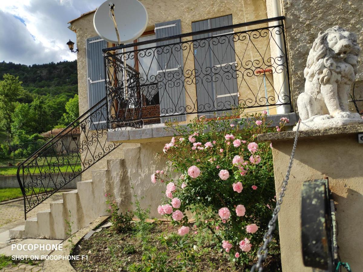 Villa Comme chez vous Bayons Exterior foto